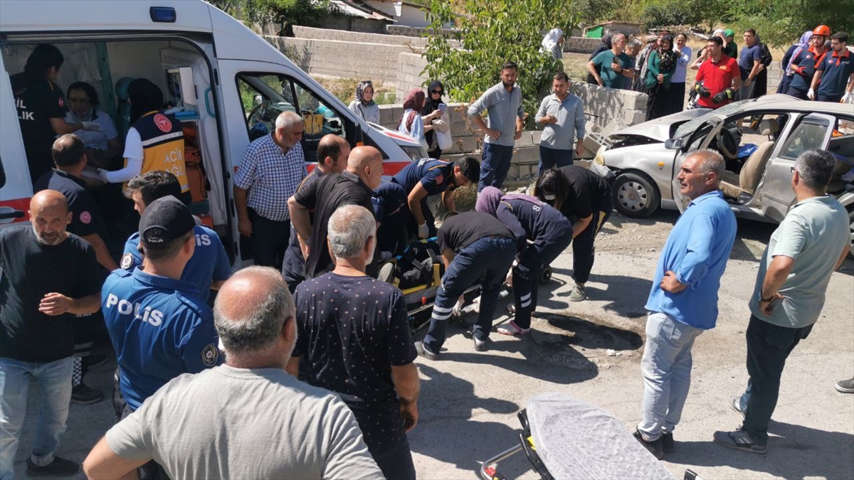 A A 20250805 38751902 38751900 E R Z I N C A N D A B A H C E D U V A R I N A C A R P A N O T O M O B I L D E K I 1 K I S I O L D U 3 K I S I Y A R A L A N D I