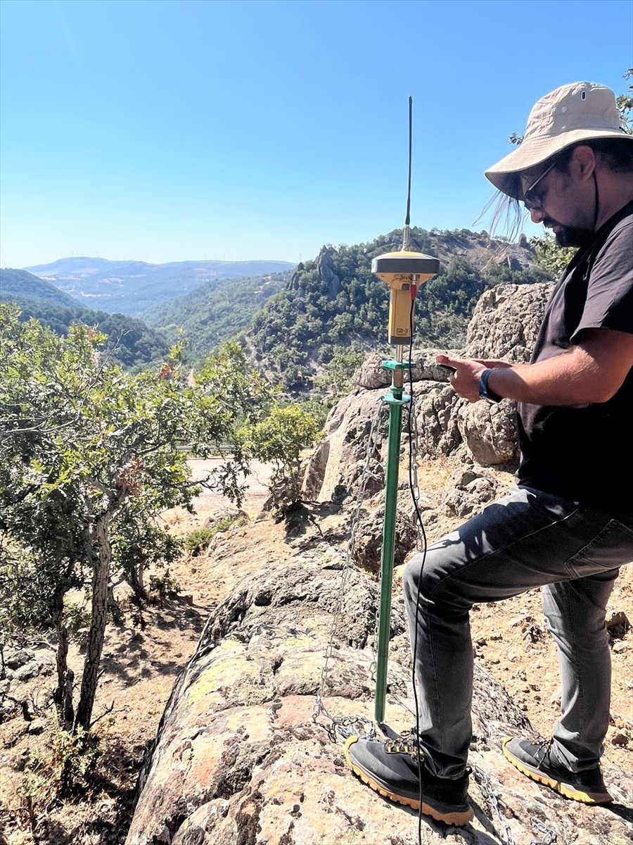 Aa 20250818 38858014 38858011 Yer Bilimcilerden Sindirgida 61 Buyuklugundeki Depreme Iliskin Tahribat Degerlendirmesi (1)