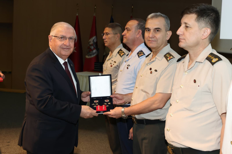 B A K A N G U L E R U S T R U T B E Y E T E R F I E D E N P E R S 263679 Media4