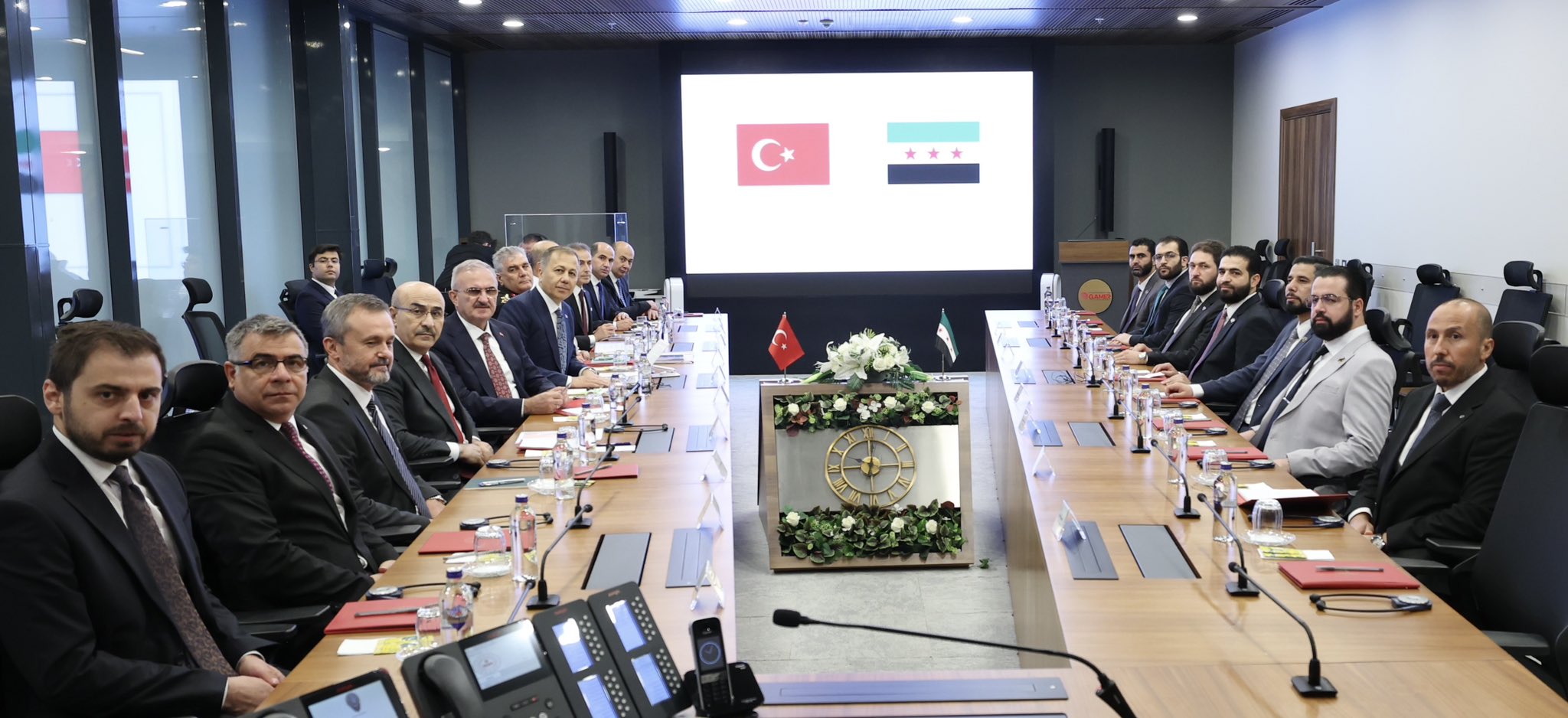 Bakan Yerlikaya Suriye İçişleri Bakanı Hattab Ile Görüştü