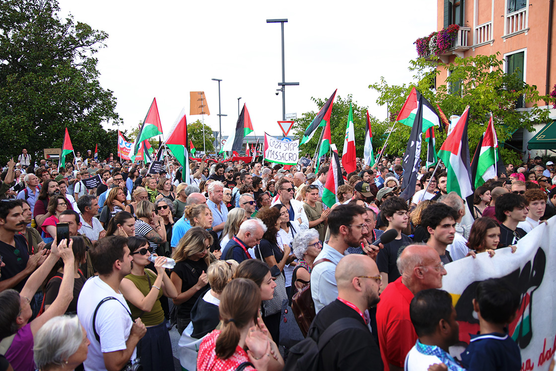 Venedik Film Festivali’nde Binlerce Kişi Filistin’e Destek Için Yürüdü