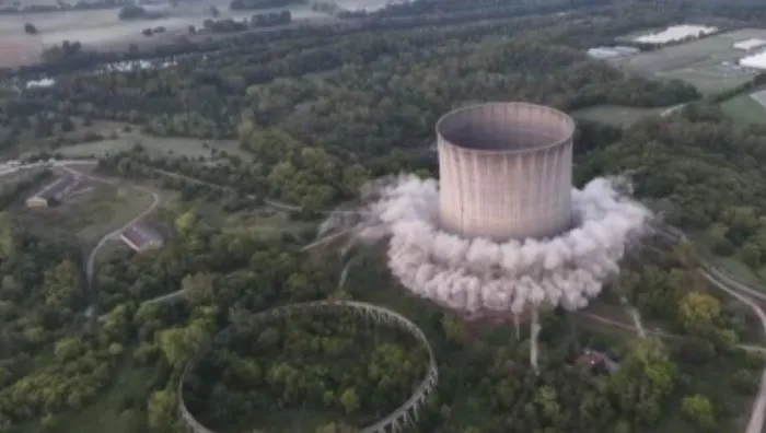 0X0 Abdde Dev Yikim Sogutma Kulesi Havaya Ucuruldu 1758373847637