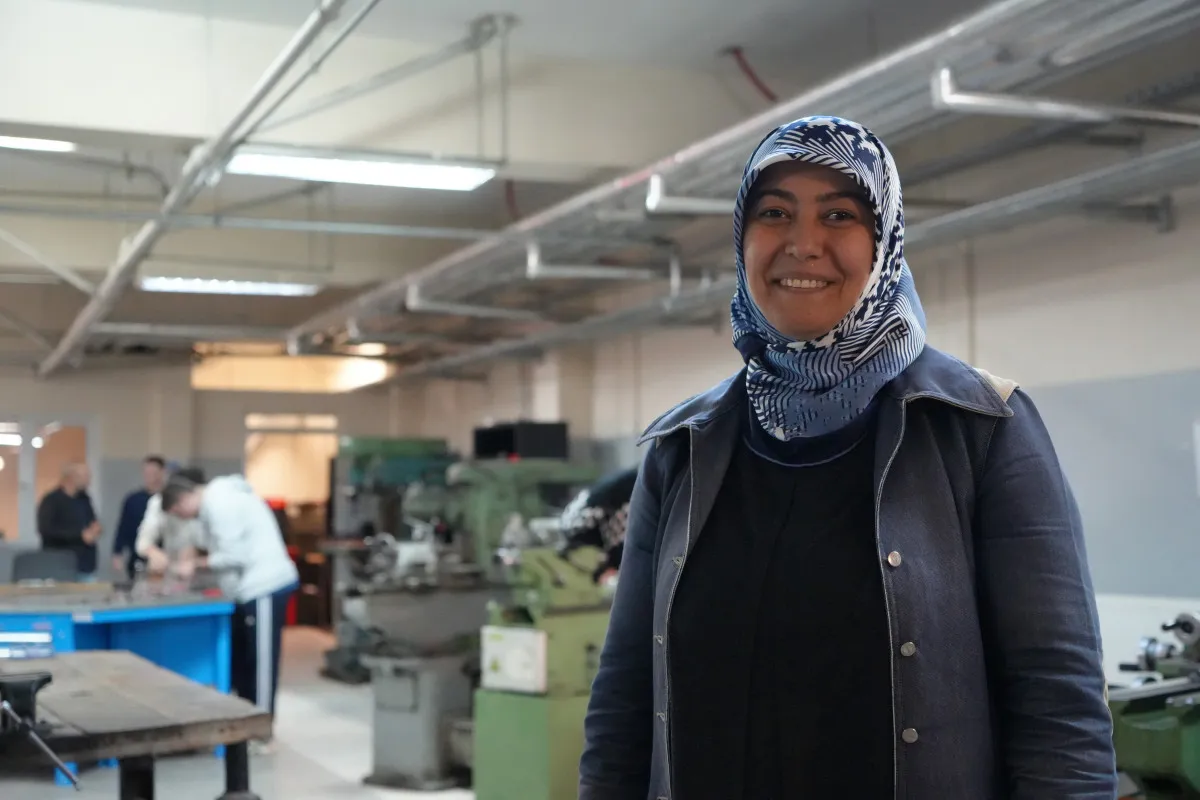 68F34Fcfd40A3836 W1200Xh800