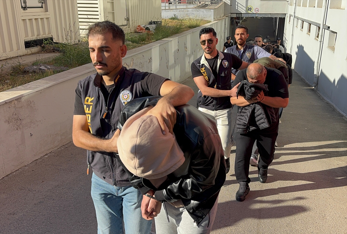 A A 20251018 39445408 39445405 A D A N A D A M E R K E Z L I Y A S A D I S I B A H I S O P E R A S Y O N U N D A Y A K A L A N A N 18 S U P H E L I T U T U K L A N D I