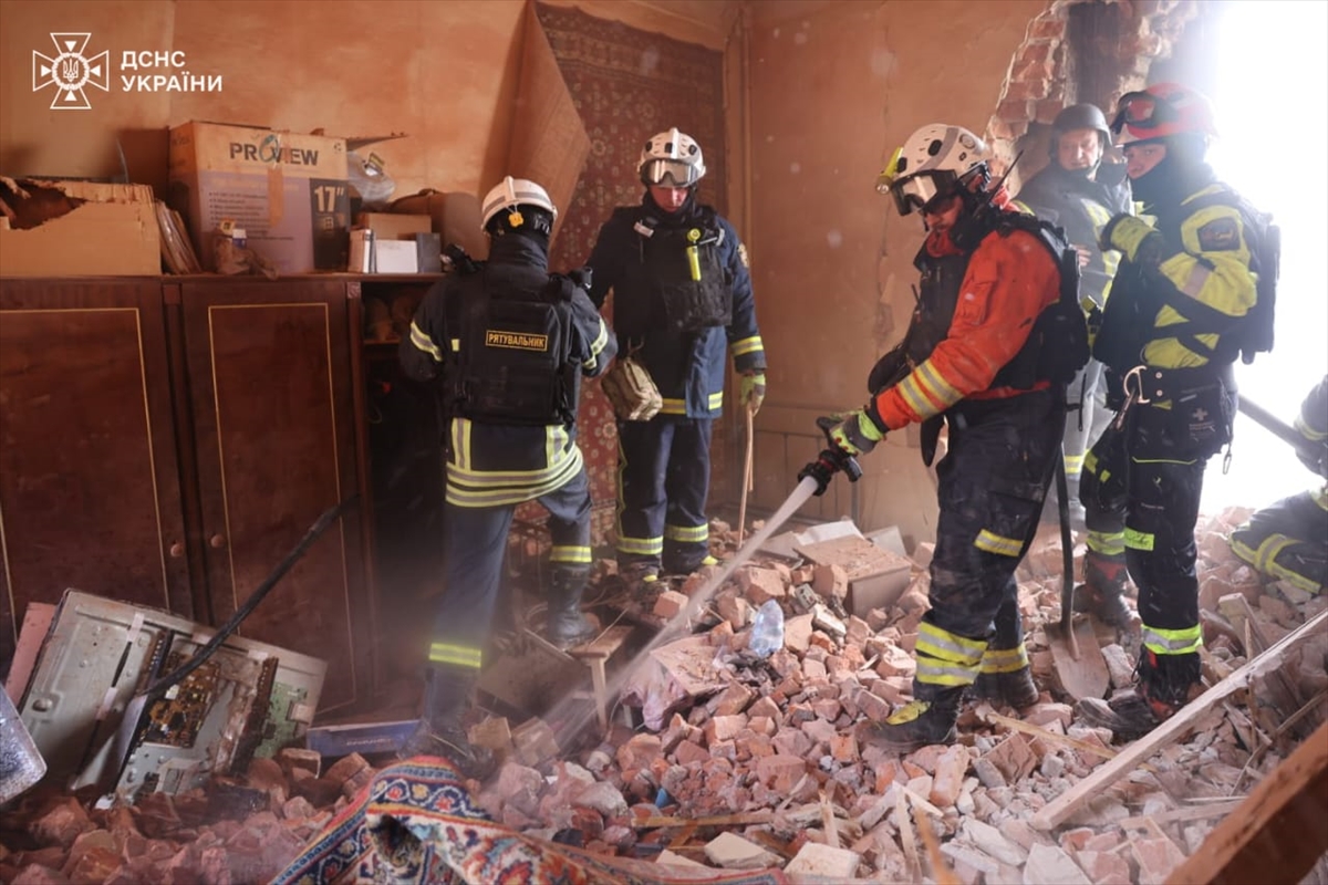 A A 20251022 39486287 39486285 Z E L E N S K I Y R U S L A R I N H A R K I V D E K R E S E D U Z E N L E D I G I I H A S A L D I R I S I N D A B I R K I S I O L D U 7 K I S I Y A R A L A N D I