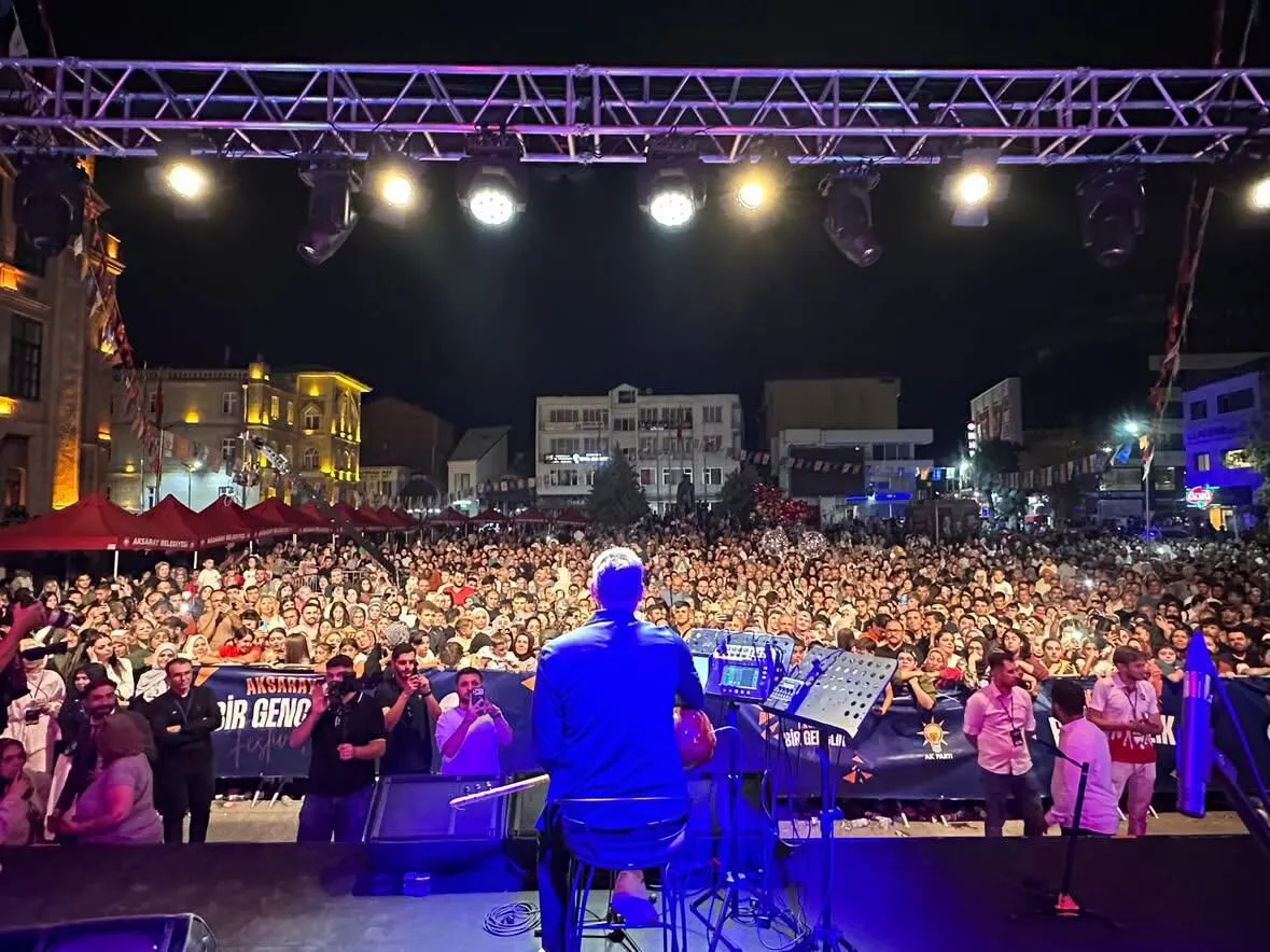 Gençlik Festivali’nde Uğur Işılak izdihamı yaşandı