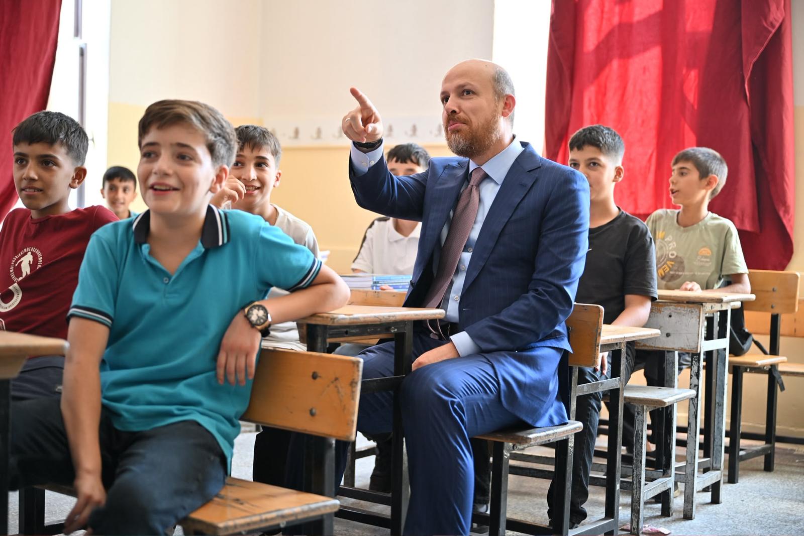 Bilal Erdoğan'dan Diyarbakır'da anlamlı ziyaret: “Geleceğinizi tehlikeye atmayın”