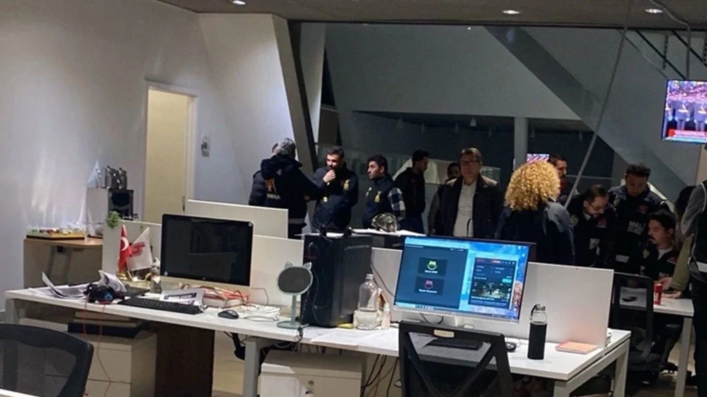 Halk Tv Ye Polis Baskini Kayyum Atandi Yayin Durduruldu 2